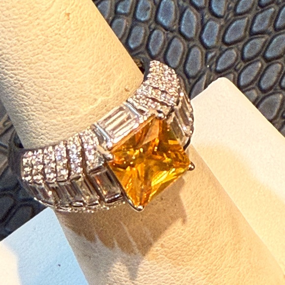 Yellow Diamond ring - Picture 6 of 10